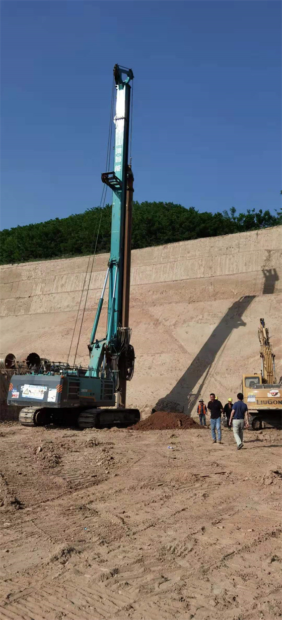 甘肅平?jīng)鲮`華高速公路，中交一局橋梁鉆孔灌注樁施工